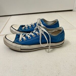 Converse Women’s blue sneakers